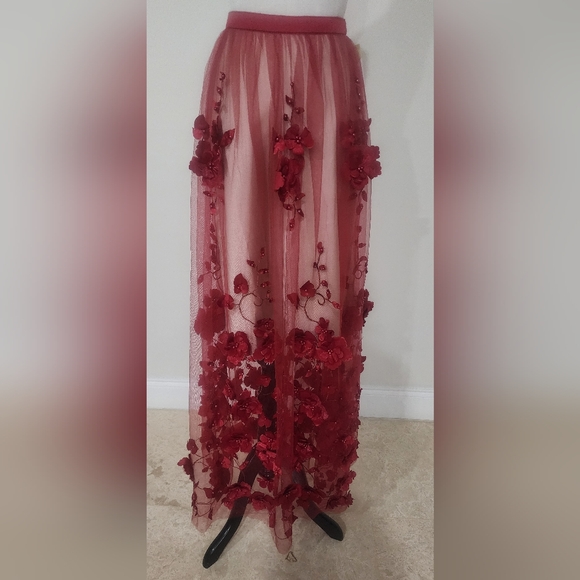 Elegant Red Floral Embroidered Skirt - Picture 12 of 12